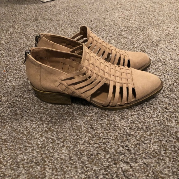 Coconuts by Matisse Shoes - Super cute booties!